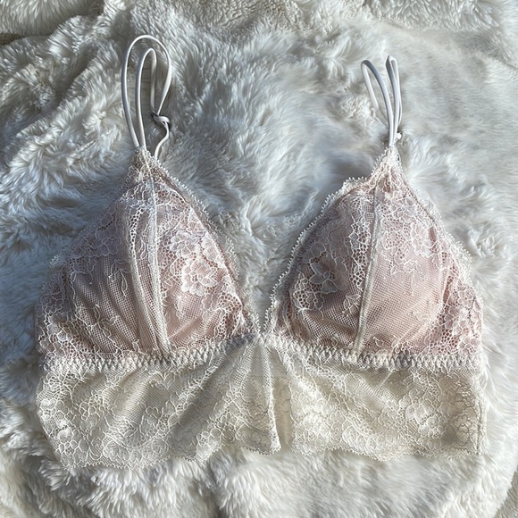 Bundle of 3 Abercrombie lace bralettes - Picture 5 of 9